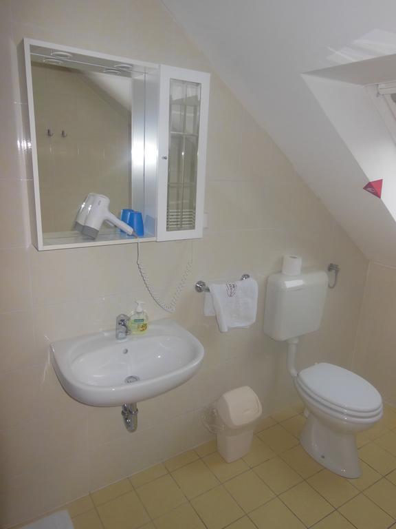 Hotel Pri Belokranjcu Novo Mesto Room photo